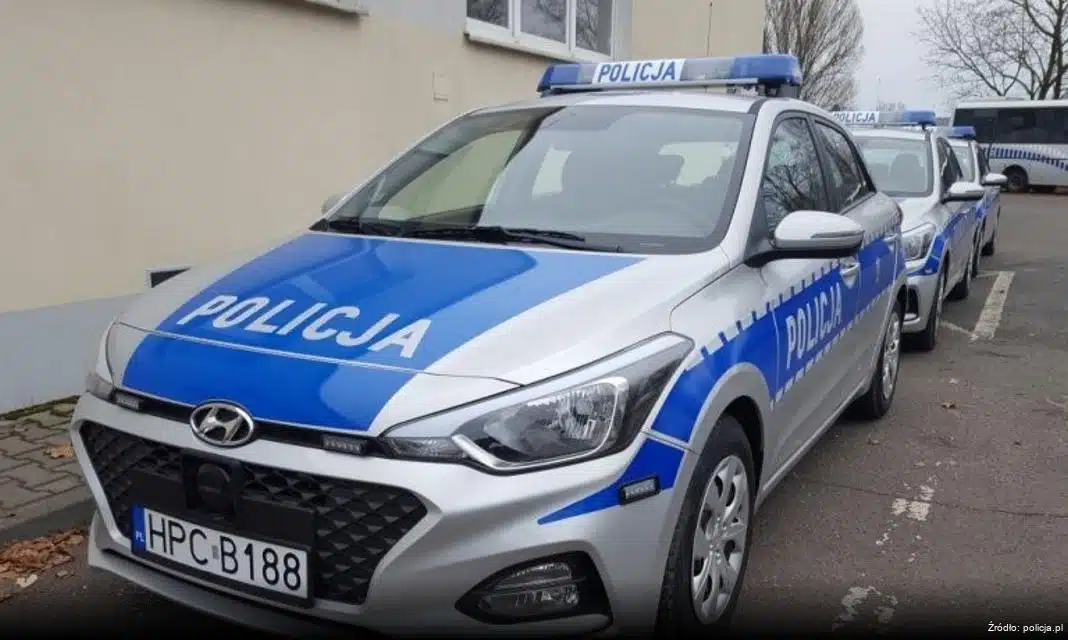 Spotkanie policjantów z dziećmi w Kalsku – bezpieczeństwo i życzliwość na pierwszym miejscu